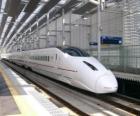 Τρένο των σιδηροδρομικών γραμμών υψηλής ταχύτητας στην Ιαπωνία λειτουργεί (Shinkansen)